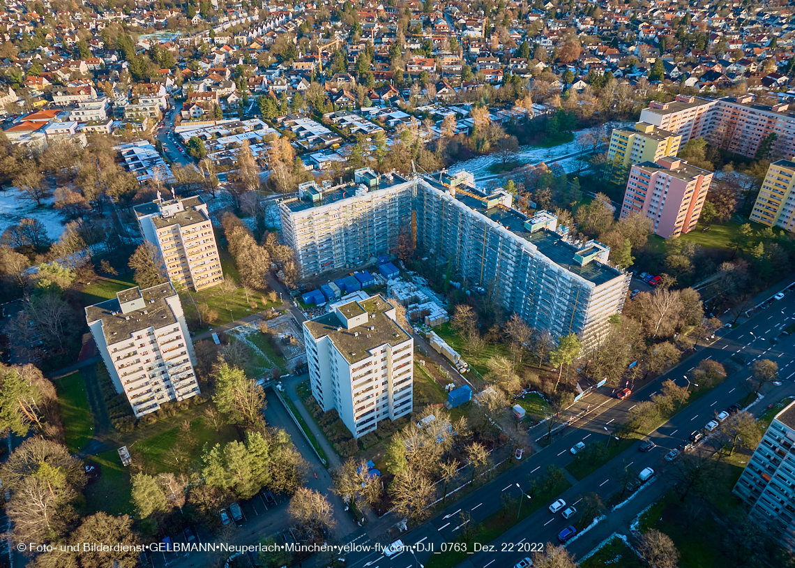 22.12.2022 - Fassadensanierung am Krl-Marx-Ring 11-21 in Neuperlach